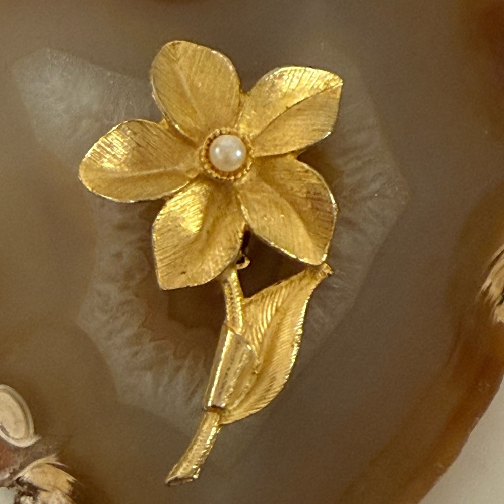 Vintage Gold Floral Brooch with Center Pearl Accent Guc 2" tall